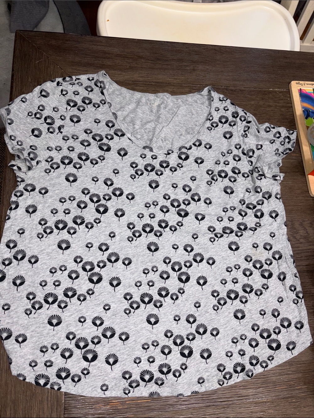 LOFT Heather Gray V-Neck Short Sleeve Tee with Black Floral Print